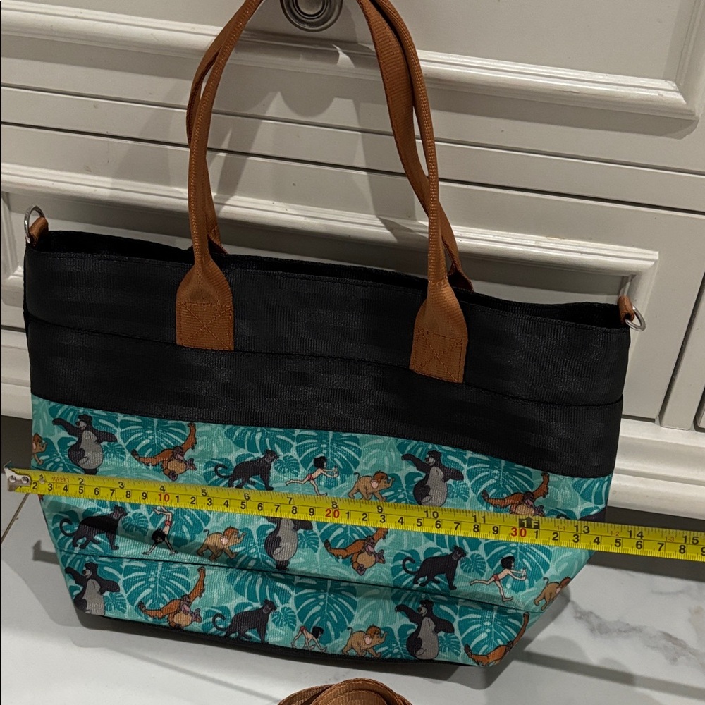 Harvey’s Disney Jungle Book tote - Picture 2 of 13